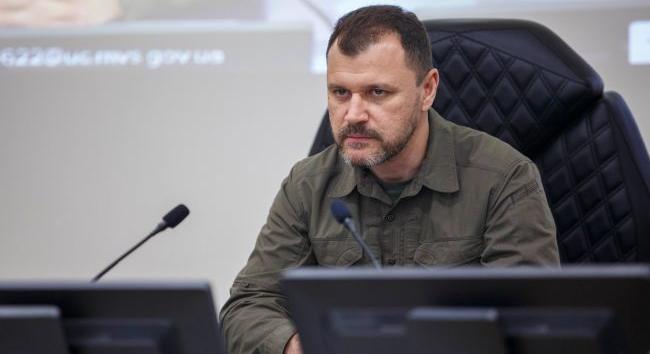 A kijevi lövöldöző elől elmenekült járőrrendőrök a gyakorlótereken fognak lakni – Klimenko