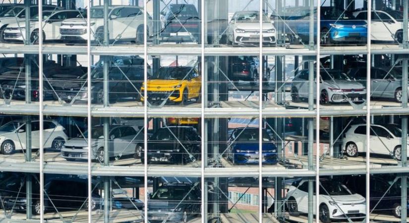 Drasztikus lépésre készül a Volkswagen: egymillió autóval csökkentenék a gyártási kapacitást