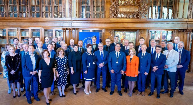 32 kórházzal fogott össze a Semmelweis a fiatal orvosok megtartásáért