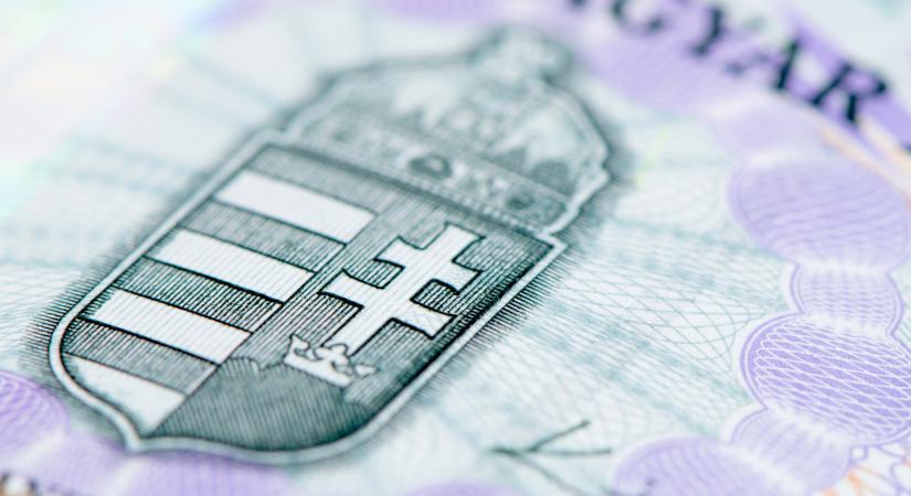 Benne van a pakliban, hogy egy év múlva 340 forinton váltunk eurót