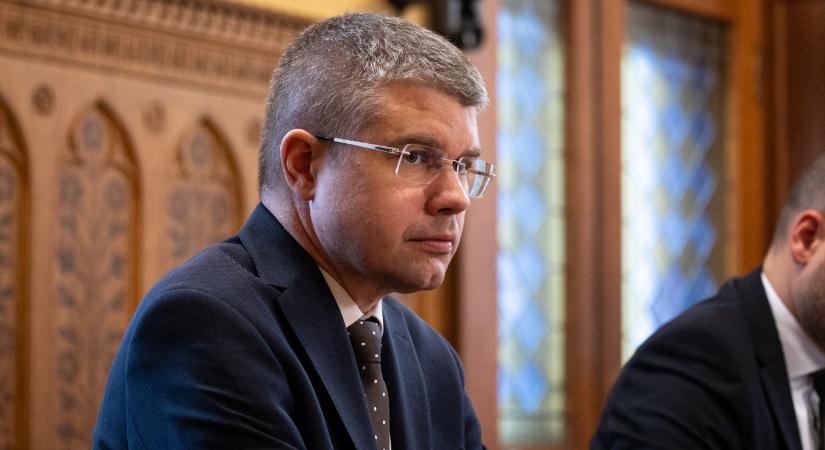 Gulyás Gergely szerint méltatlan támadni Ágh Pétert csak azért, mert egy kamujelöltnek köszönheti a győzelmét