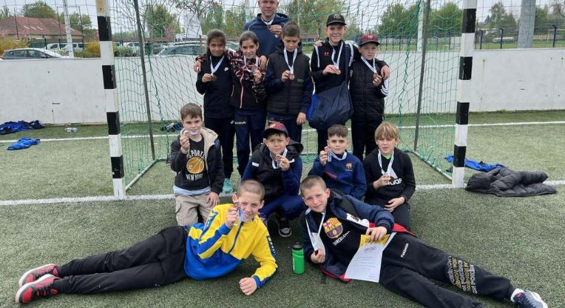 Dobogósok lettek a körzeti focistái a vármegyei döntőben