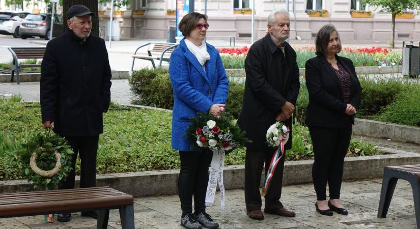 Verseghy Ferencre emlékezett szülővárosa, a nevét viselő könyvtár és a kultúrkör