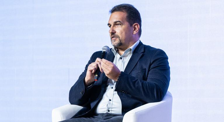 Egy „büszke parasztra” vár, hogy helyrehozza az elmúlt 36 év „bűneit”