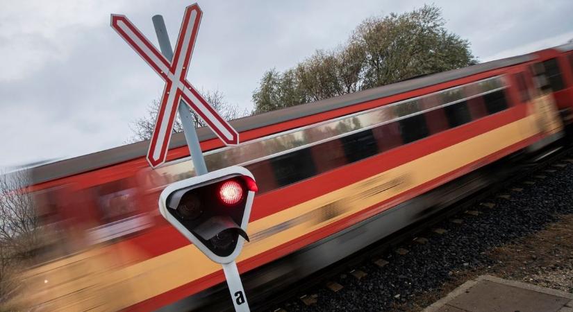 Halálos baleset a MÁV fővonalán, a mentő már hiába sietett