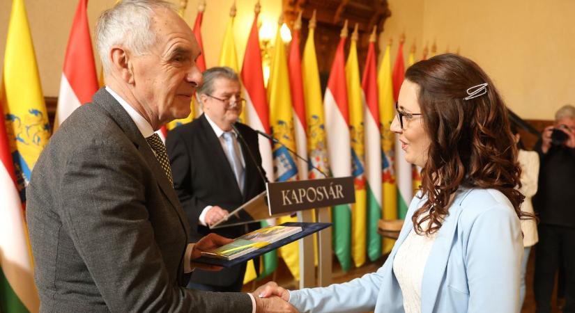 A jövőt ringatják a kaposvári dajkák - a bölcsődei dolgozókat köszöntötték