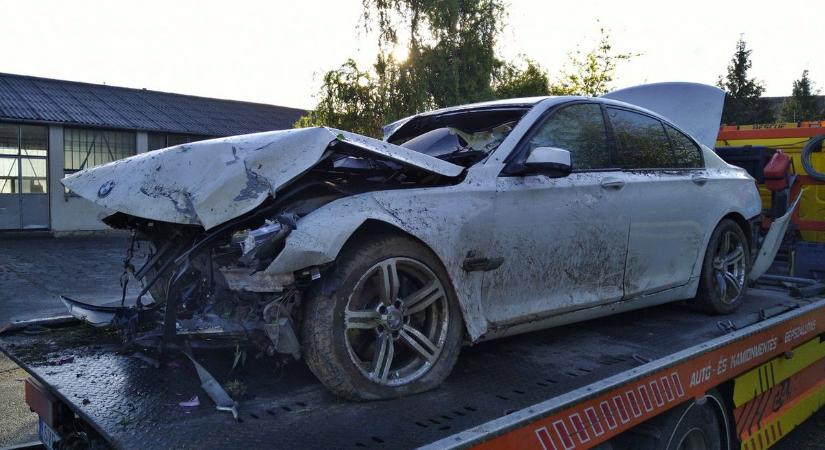 Nem használta a biztonsági övét, és jogosítvánnyal sem rendelkezett az éjszaka Zalában elhunyt férfi