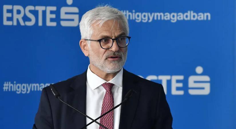 Az Erste-vezér megkönnyebbült a választás eredményétől, másnap még a kokárdát is kitűzte