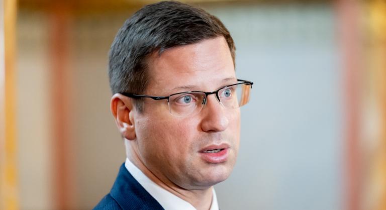 Gulyás Gergely szerint a Tisza Párt kisstílűsége, hogy megkérdőjelezi a fideszes Ágh Péter győzelmét