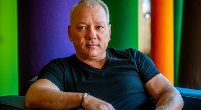 „Nagy csalódás nekem az erdélyi emberekben” – Balogh Levente fenyegetésekre hivatkozva lemondta erdélyi turnéját