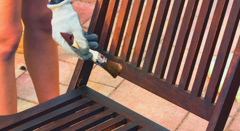 Felejtse el az olajat: így lesznek újra ragyogóak a kerti bútorok három lépésben