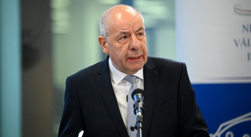 Petíció indult Sulyok Tamás maradásáért, a távozó miniszterelnök már aláírta