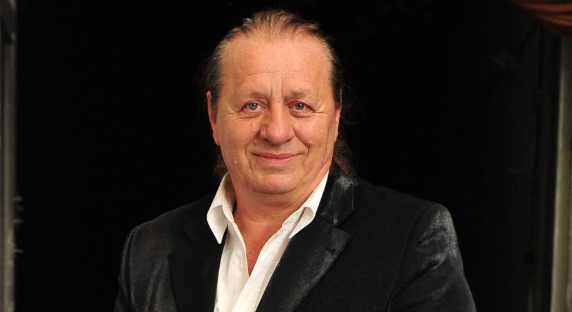 Új tehetségét csillogtatja meg: könyvet ír Zámbó Árpy