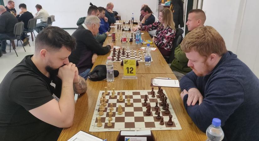 Ajkai bajnoki cím a sakk vármegye I-ben