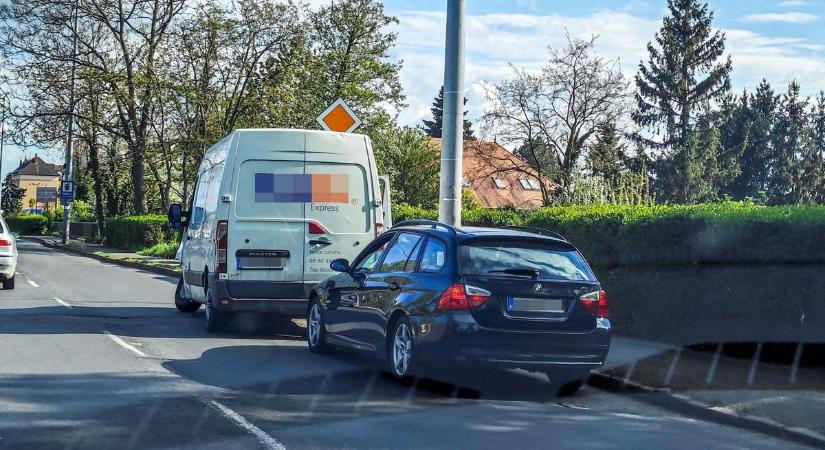 Baleset miatt van torlódás Szombathelyen - helyszíni fotó