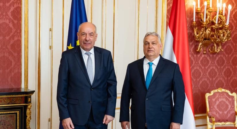 Orbán Viktor már aláírta a petíciót: kiáll Sulyok Tamás mellett