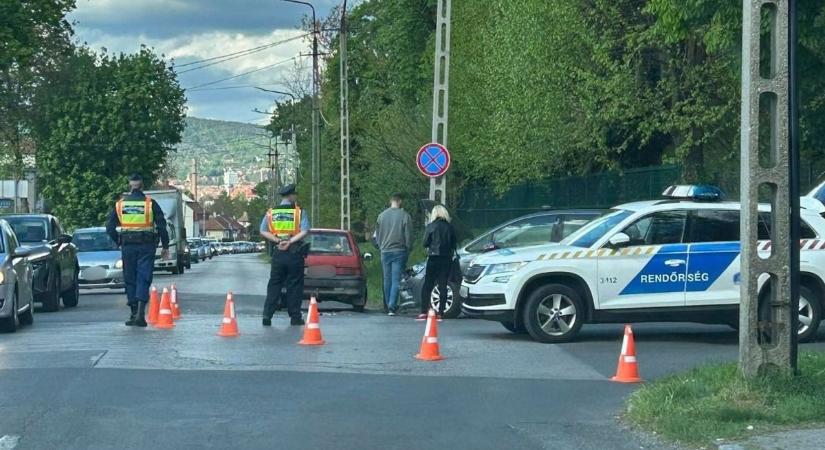 Durva baleset, vagy koccanás? Ezért állt be a környék!