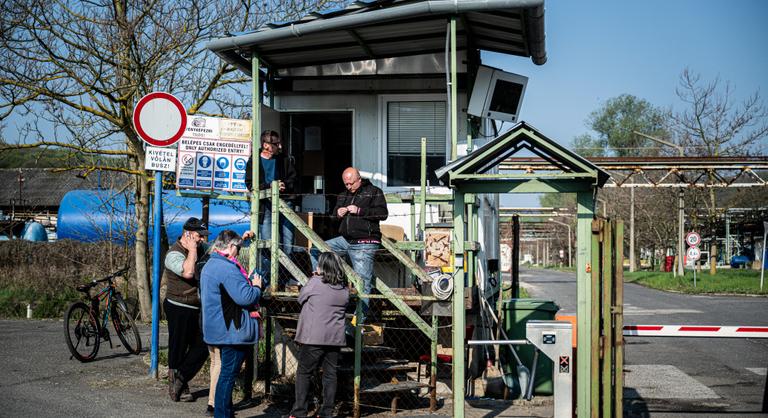 Továbbra sem kapják meg bérüket a sajóbábonyi vegyi üzem dolgozói, az éhségsztrájkot is félbehagyták