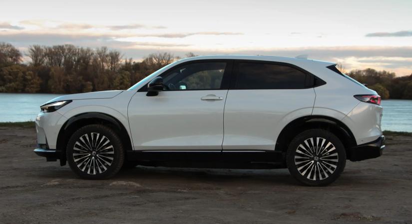 Ez is ritka: rövidesen egyetlen villanyautót sem kínál majd Európának a neves japán gyártó!