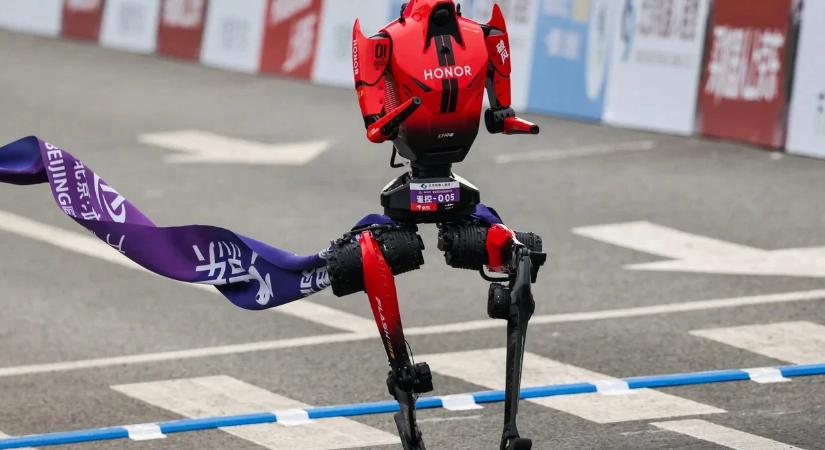 Már gyorsabban futja egy robot a félmaratont, mint a világ legjobb futói