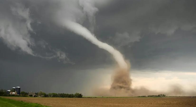 Tornádó csapott le a szomszédban - hátborzongató videót rögzített egy szemtanú