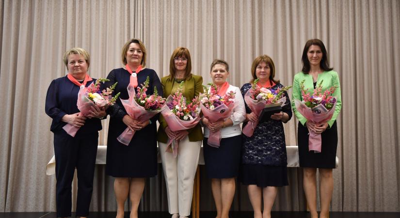 Bölcsődei dolgozókat díjaztak Debrecenben