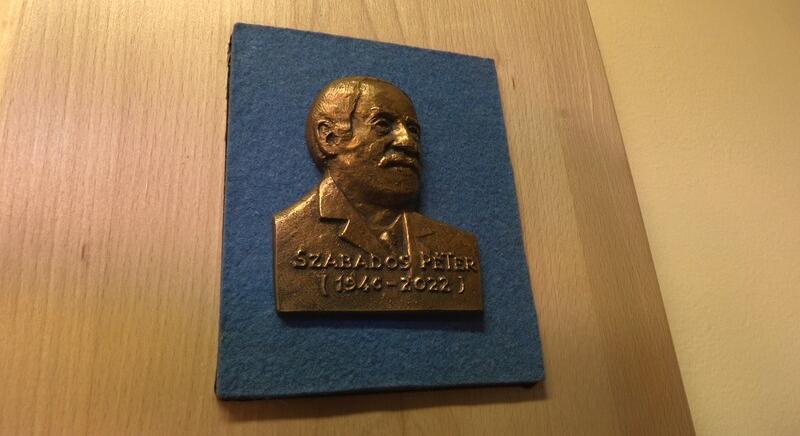 Méltó helyre került a volt polgármestert ábrázoló plakett