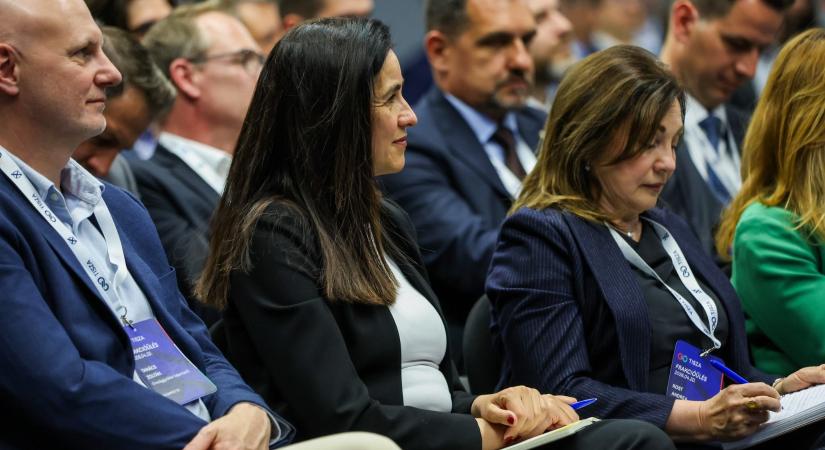 A „másik Orbán”, aki Nyugatra kormányozna – de már most célkeresztben van: Portré Orbán Anitáról