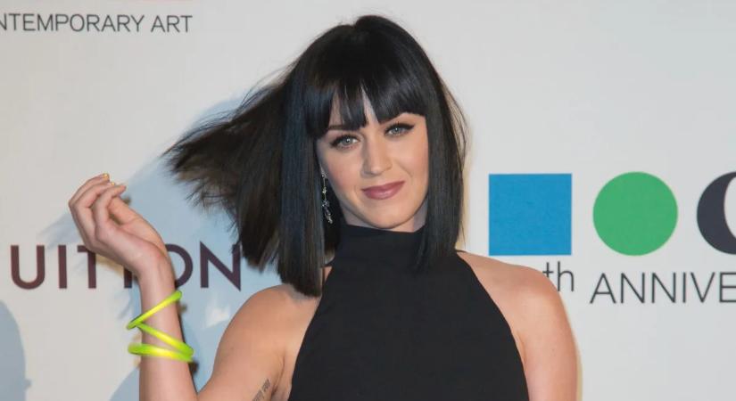 Dagad a szexbotrány! Katy Perry Justin Bieber fenekét is letapizta