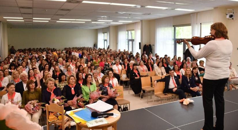 Több mint 400 szakember ünnepelt Debrecenben – Őket ismerték el a bölcsődék napján