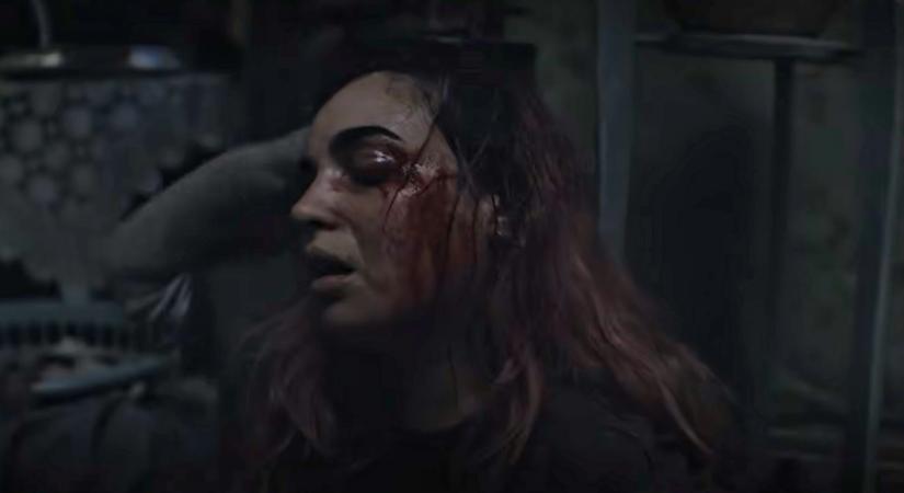 Berobbant az Evil Dead Burn első előzetese, amelyben a gonosz halott brutális támadást hajt végre egy otthon és lakói ellen