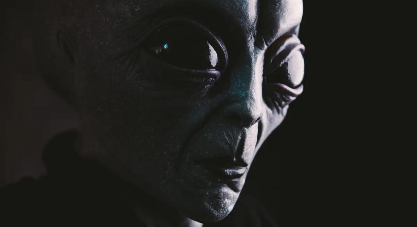 Hangtalan UFO-óriás az égen: döbbenetes felvételen a rejtélyes idegen - Videó