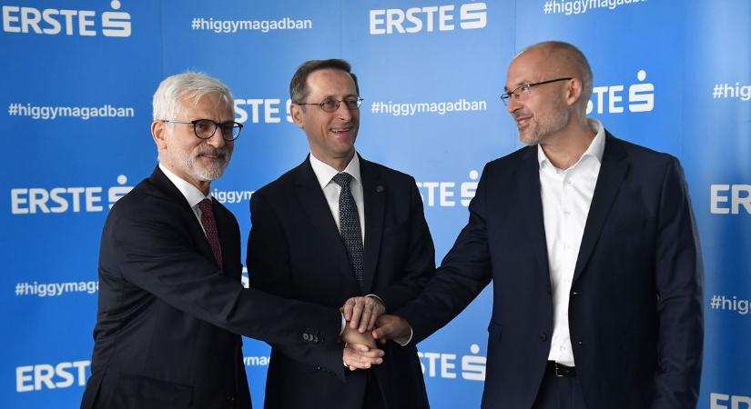 Egy újabb bankár állt be a Tisza-kormány mögé: az Erste vezére bevallotta egy interjúban, hogy felszabadult a Magyar Péterék győzelmétől