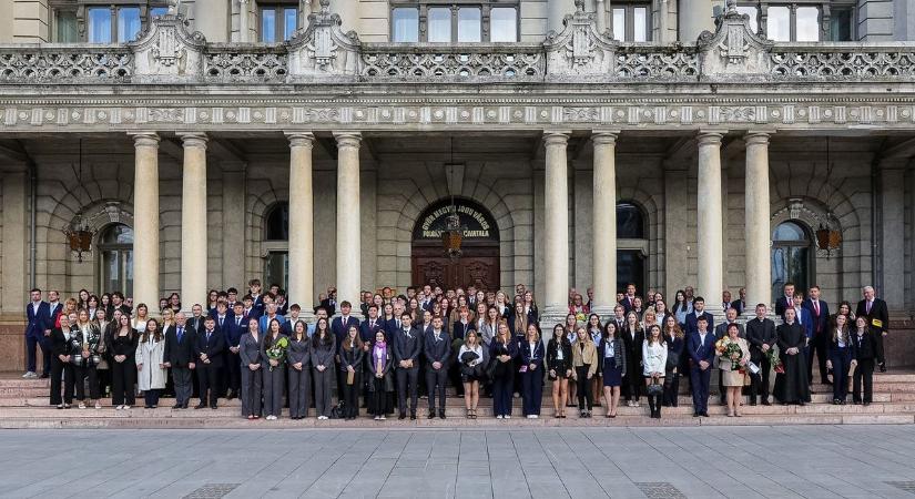 Megkezdődött a ballagások sora, búcsúztak a győri kollégisták - fotók