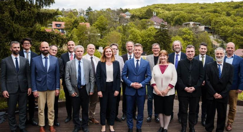 Magyar Péter egyeztetett az igazgatókkal, de még nem tudni, ki lesz a miniszter
