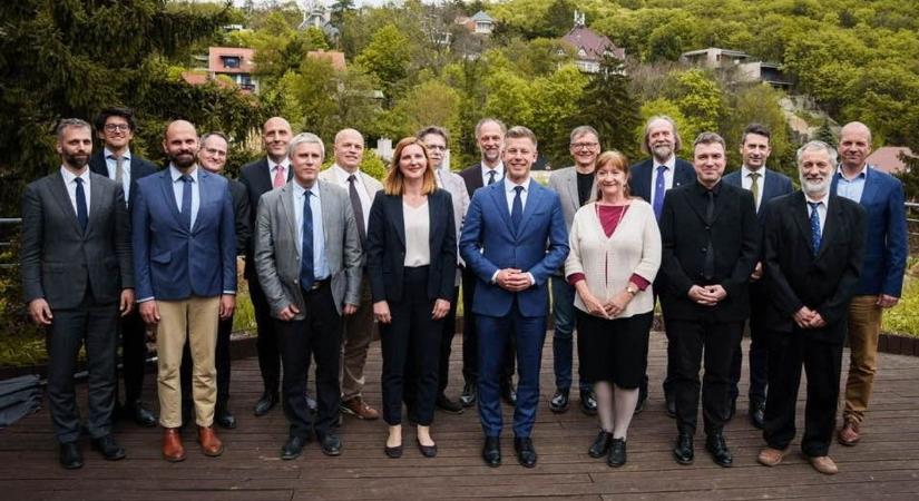 Győri és pannonhalmi gimnázium igazgatójával is egyeztettek az oktatás jövőjéről