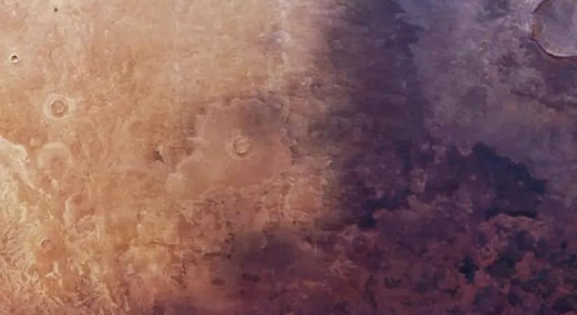 Hátborzongató sötét folt növekszik a Marson, a tudósok tanácstalanok