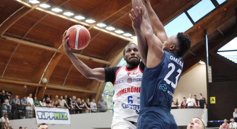 Felmosta az Albával a padlót az Atomerőmű SE