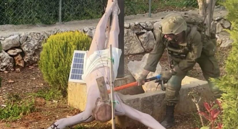 Megbüntették az izraeli katonát, aki kalapáccsal esett neki egy Krisztus-szobornak