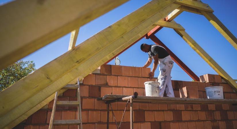 Gyengélkedett az építőipar, de már több az építtető
