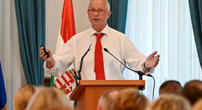 Magyar Corvin-lánc kitüntetést adományozott Trócsányi Lászlónak a köztársasági elnök