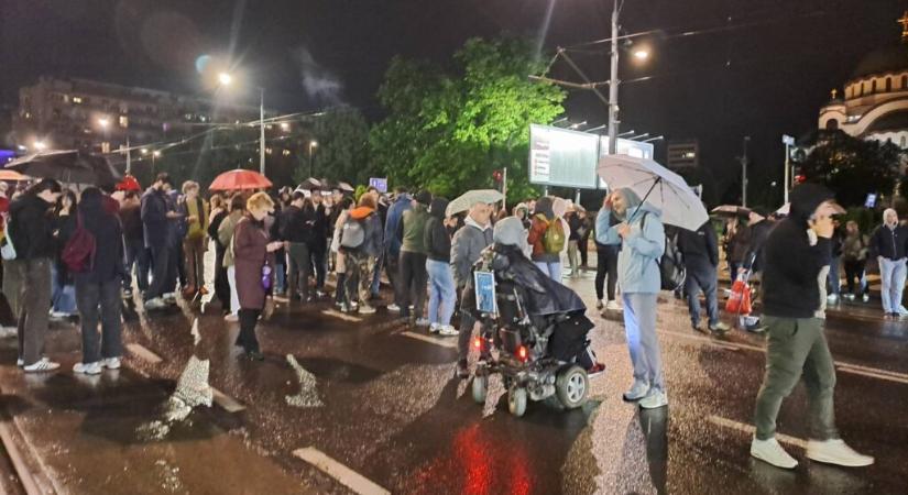 Az orvostanhallgatók lezárták a Felszabadulás sugárutat