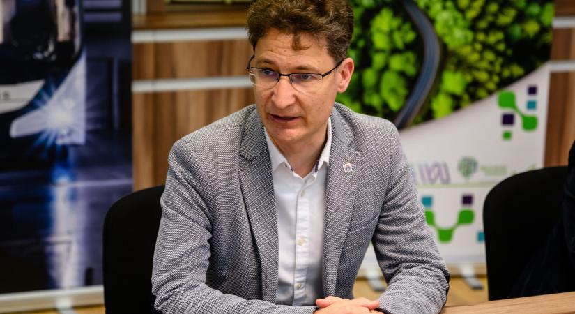 Higgadtan válaszolt Magyar Péter kirohanására a székesfehérvári polgármester