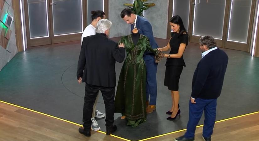 Egy ruha, ami túlélte a történelem viharait: páratlan viselet A legjobb ajánlatban