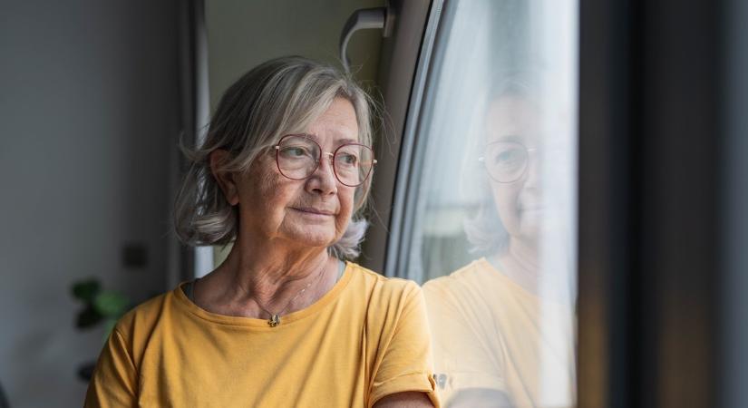 Súlyos: Egyre jobban lemaradnak a nyugdíjak a fizetésektől