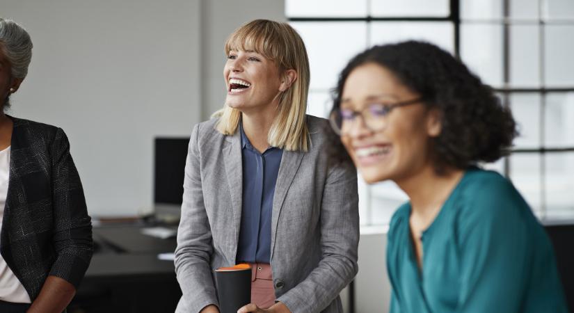 Annyira nagy hülyeséget csinált a kollégám, rajta röhögött mindenki