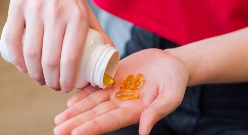 Figyelmeztet az orvos: sokan szednek halolajat, de nem annyira veszélytelen, mint hisszük