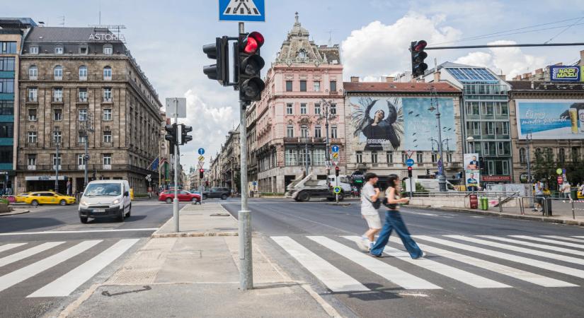 Gyerekeket gázoltak el a gyalogátkelőn – borzalmas videó