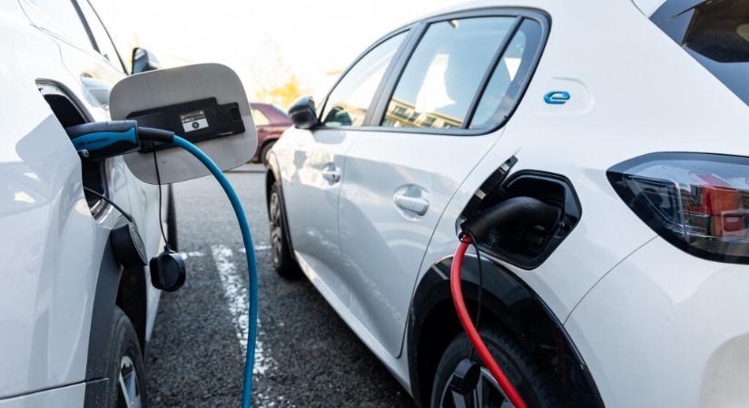 Elektromos cégautó otthoni töltése – adózási szempontból számos kérdést vet fel