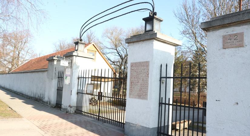 Eltűnt Bicskéről a gyermekotthon pedofíliáért elítélt volt igazgatója – Nemrég szabadult, a helyieknek különös véleményük van róla –videó